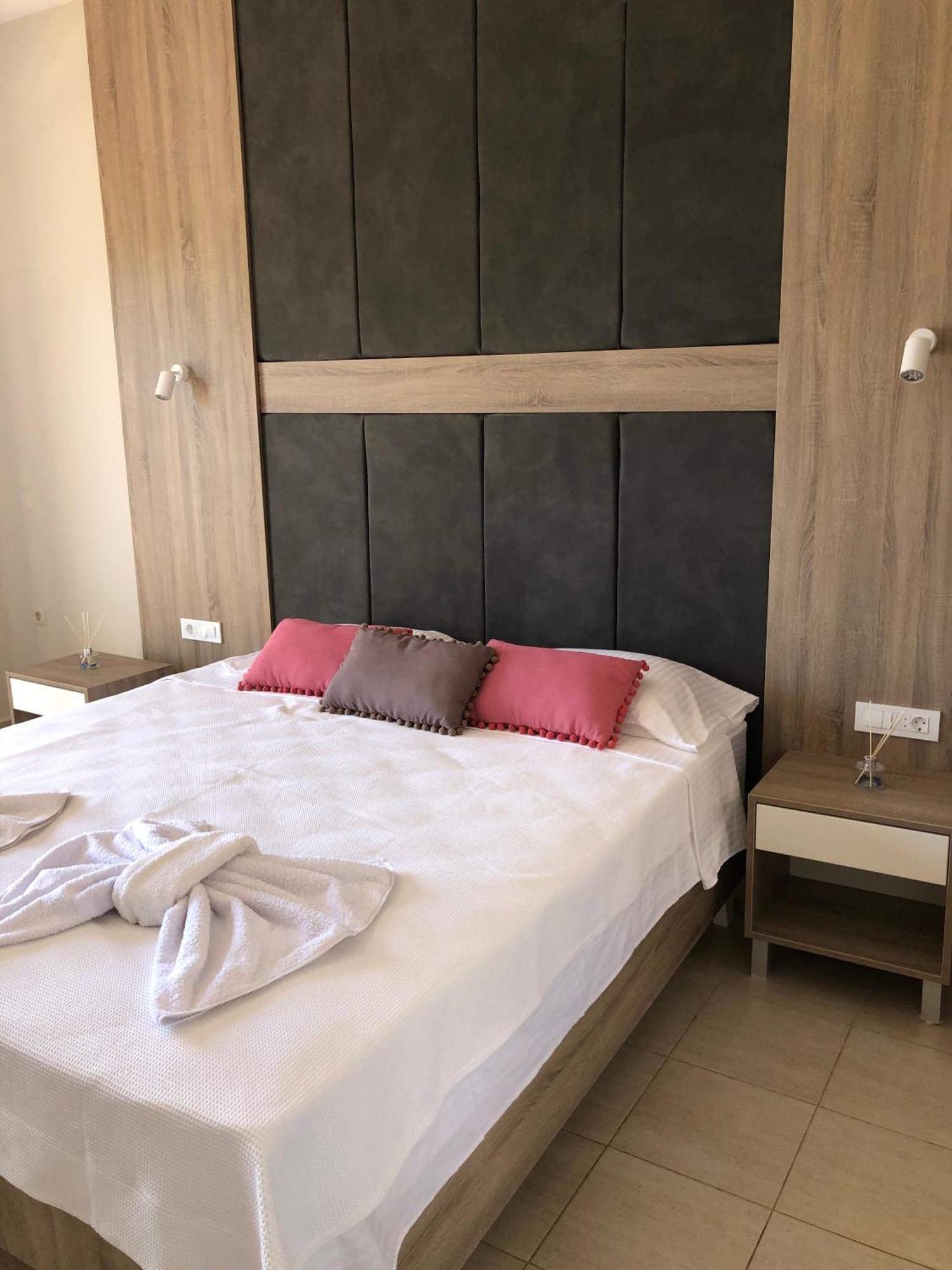 Taverna Akrogiali Loutro Room photo
