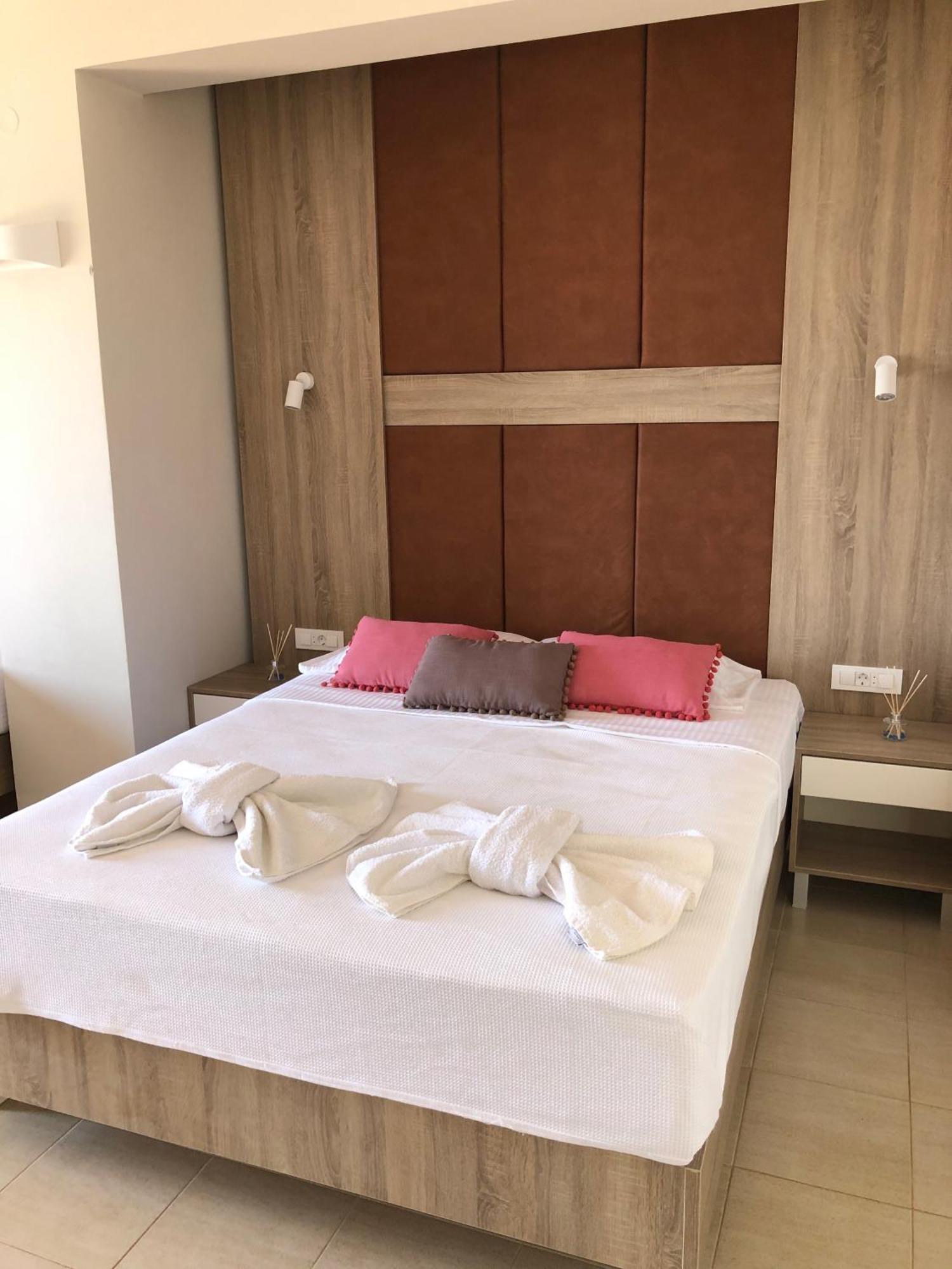 Taverna Akrogiali Loutro Room photo