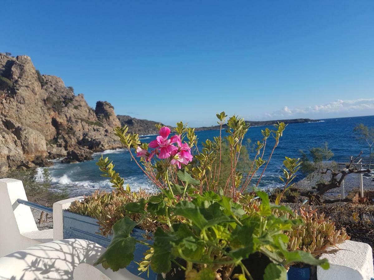 Taverna Akrogiali Loutro Exterior photo